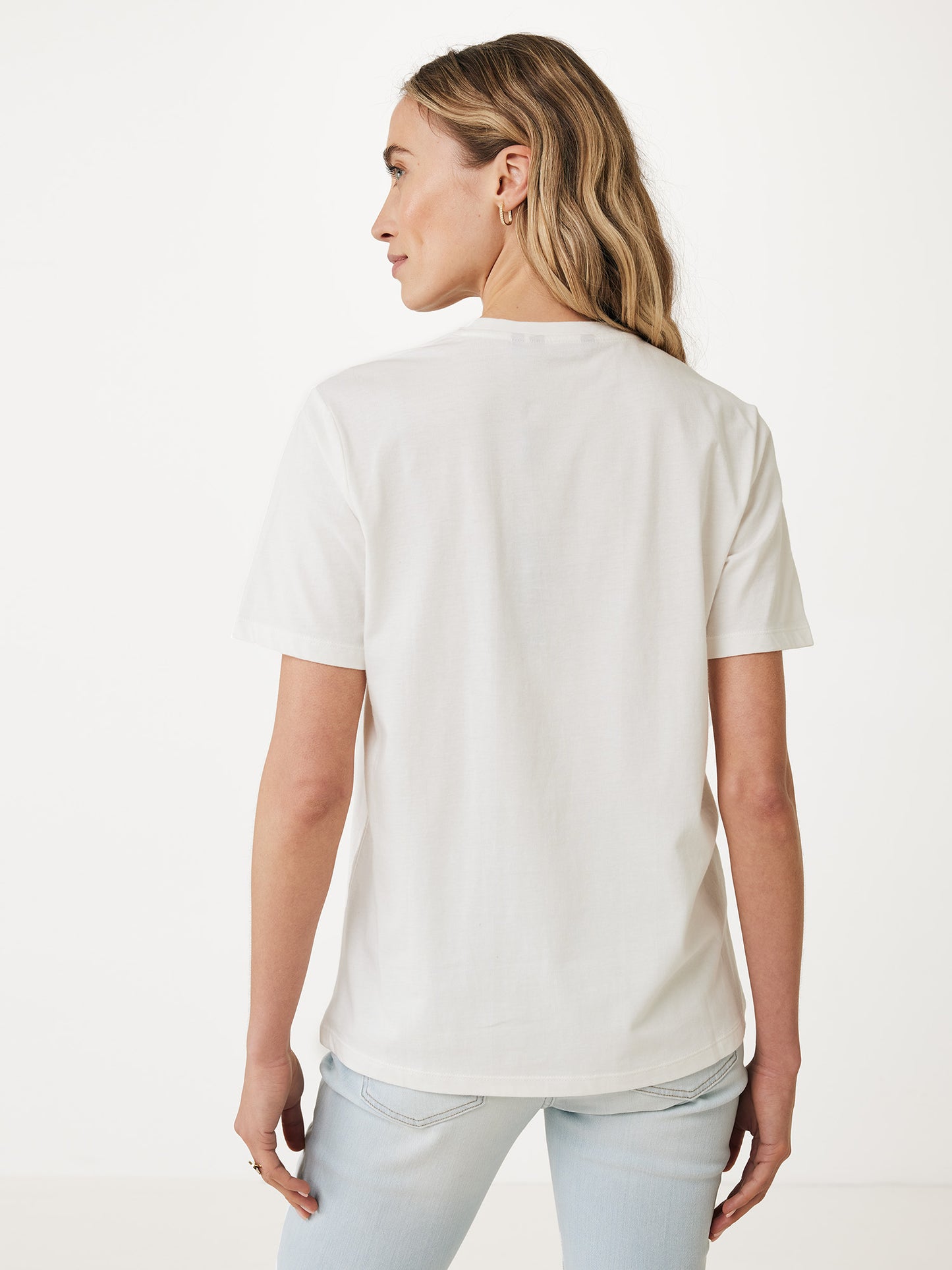 T-shirt with a cut-out neckline and a design