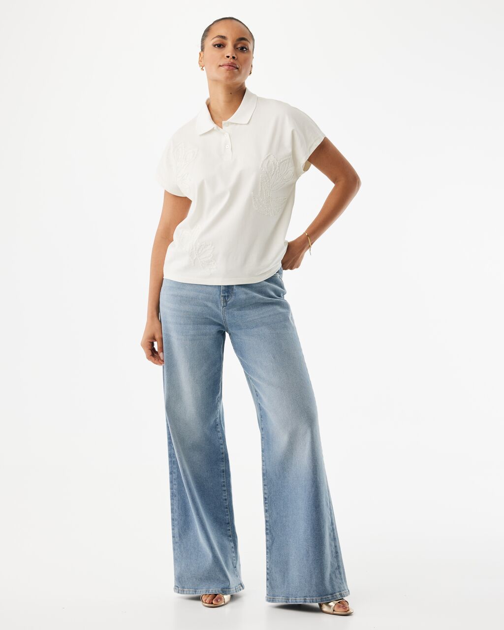 Γυναικεία polo μπλούζα με διακοσμητικό κέντημα