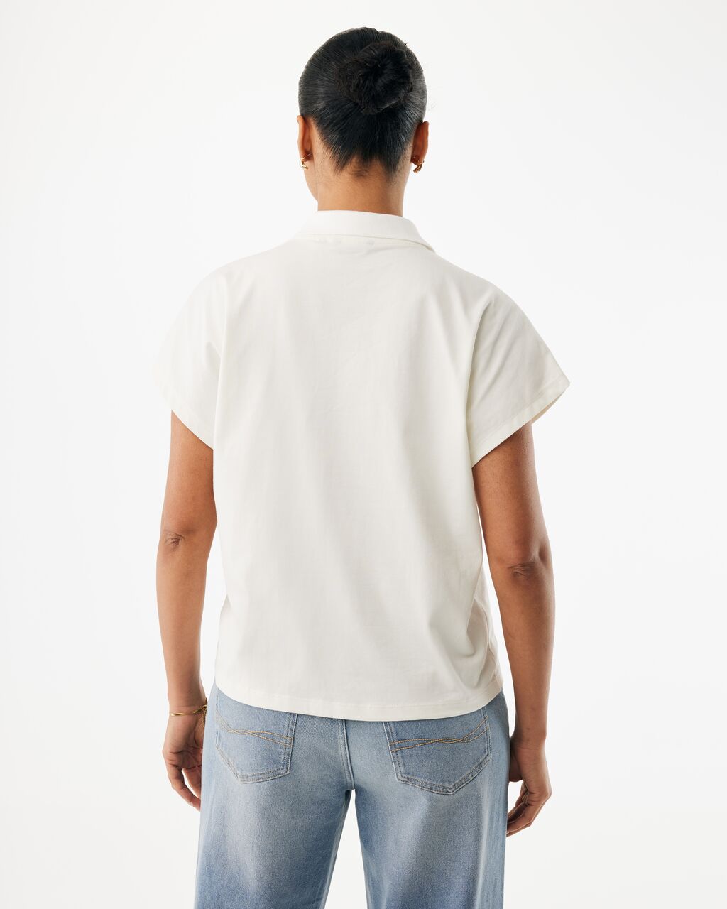 Γυναικεία polo μπλούζα με διακοσμητικό κέντημα